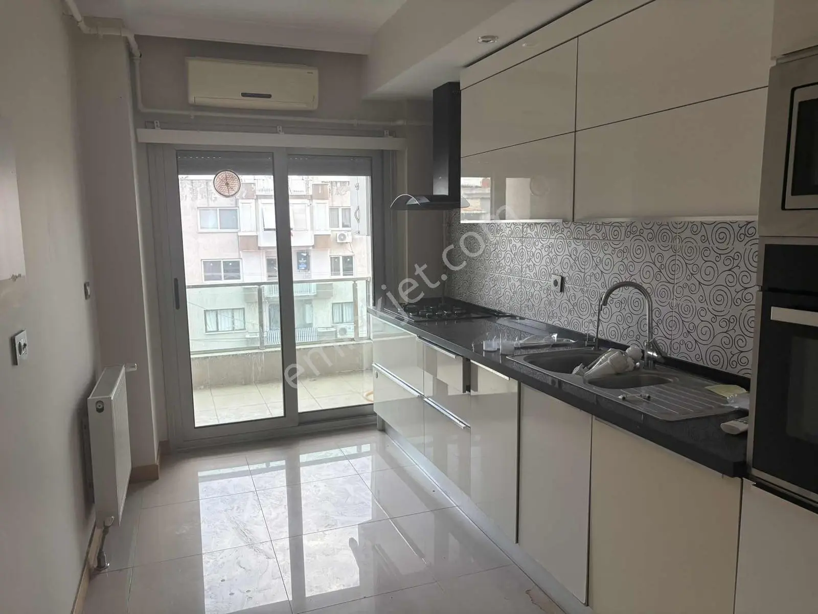 Ataşehir Bekişoğlu Rezidans'ta Kiralık Kilerli Köşe Konumda 3+1 - Görsel 2