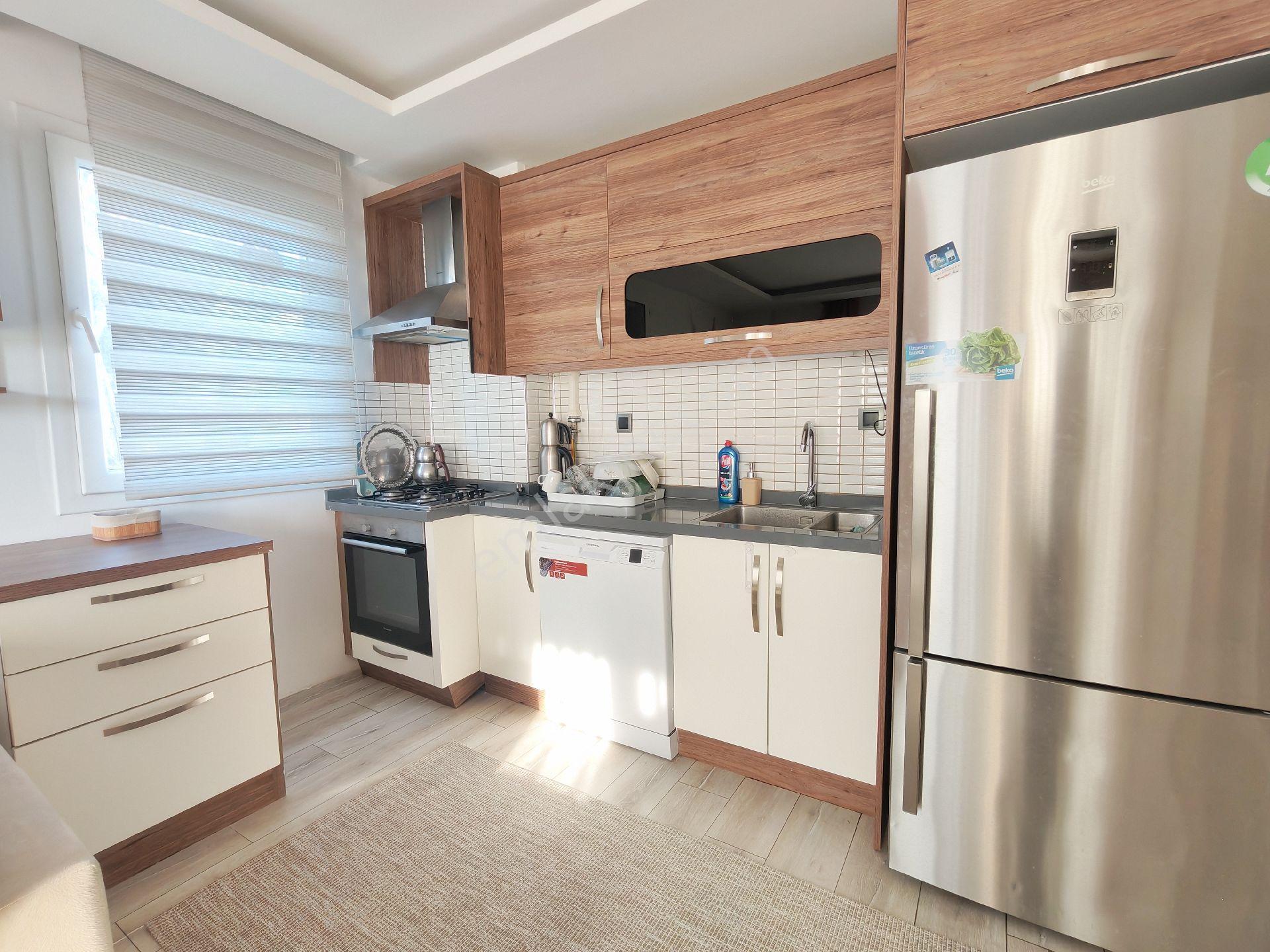 Kuşadası Otogar Arkasında,asansörlü, Doğalgazlı, Havuzlu Sitede, Eşyalı 2+1 Kiralık Daire - Görsel 7