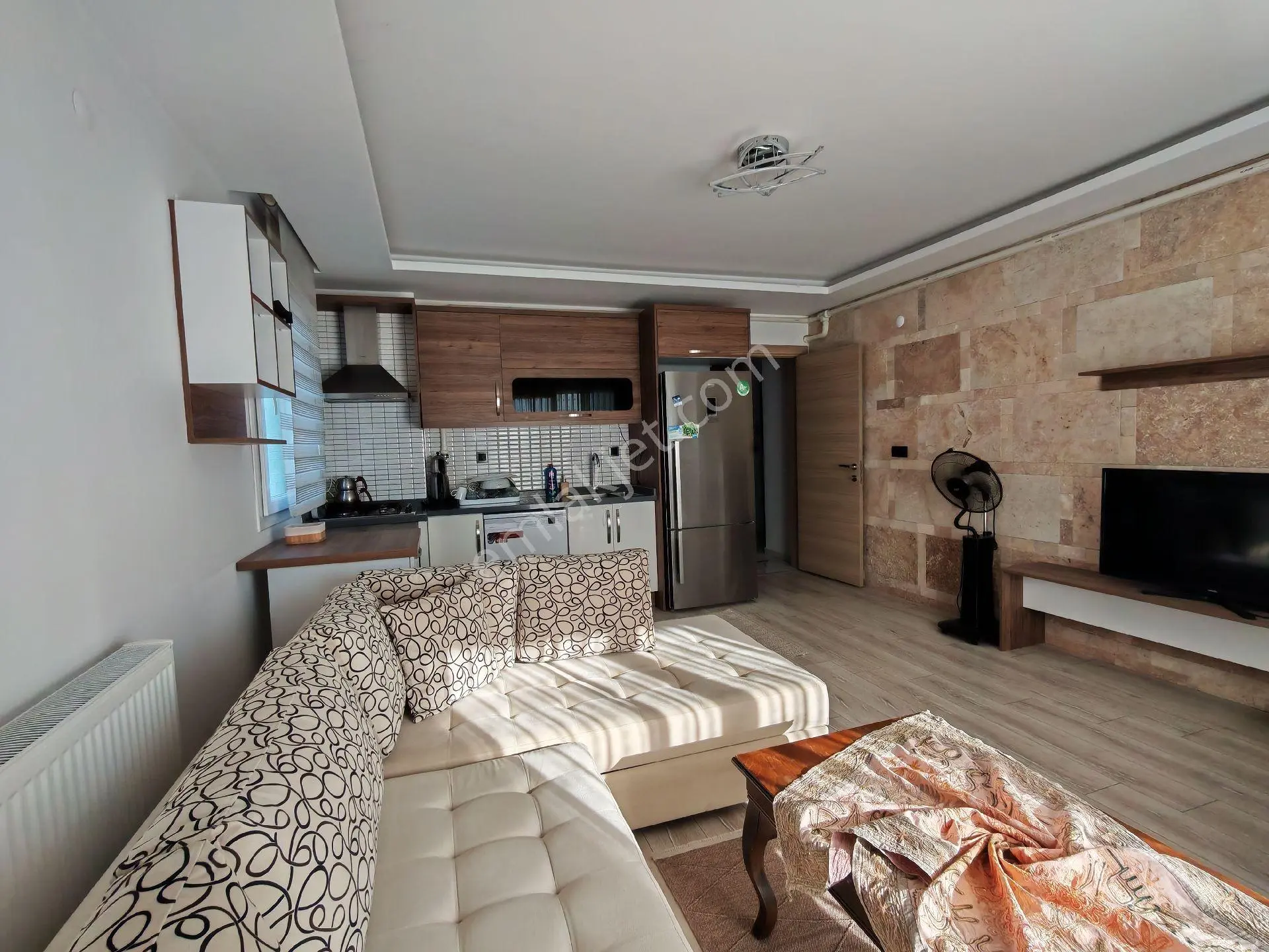Kuşadası Otogar Arkasında,asansörlü, Doğalgazlı, Havuzlu Sitede, Eşyalı 2+1 Kiralık Daire - Görsel 5