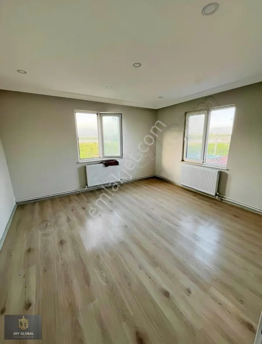 Döşemealtı Yağcada Çok Geniş 3+1 Kaloriferli Kiralık Daire - Görsel 3
