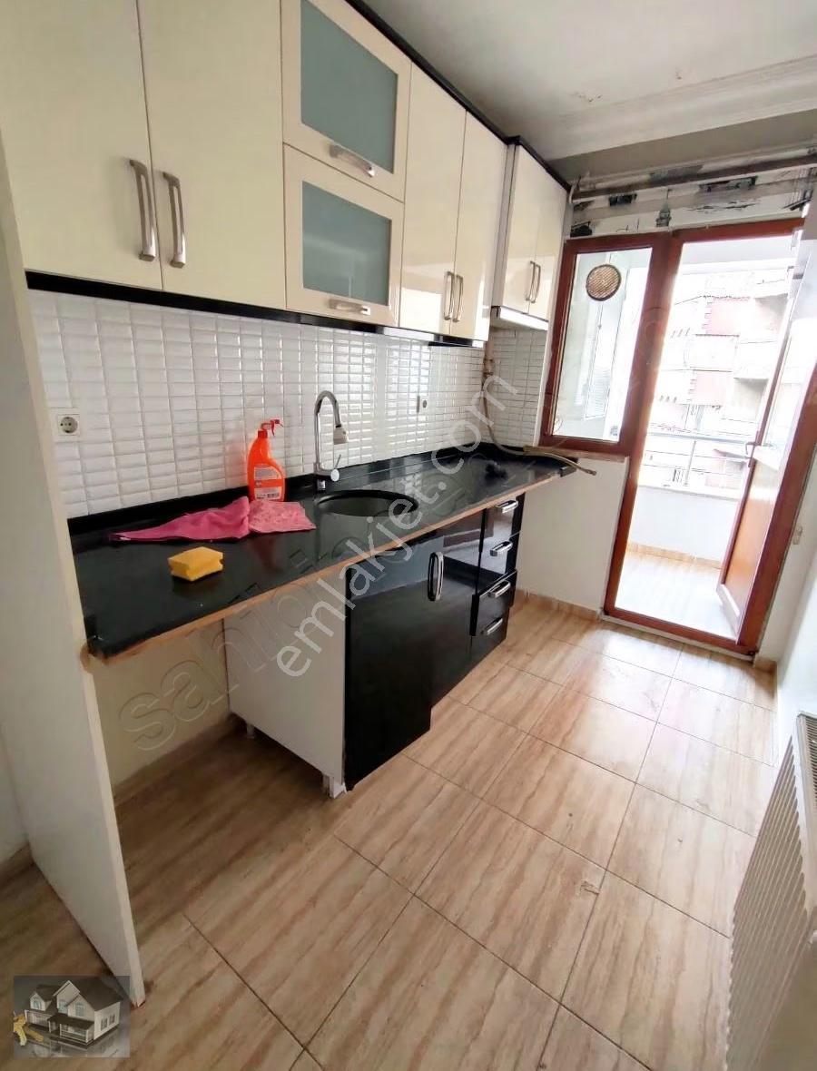 Kağıthane Harmantepede Satılık 2+1 Balkonlu Kot-1 Daire.