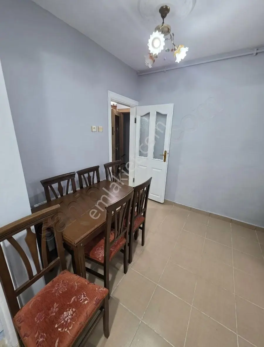 Üsküdar Merkez'de 2+1 Esyalı Icı Yenılenmıs Bahcelı Temız Daıre - Görsel 5