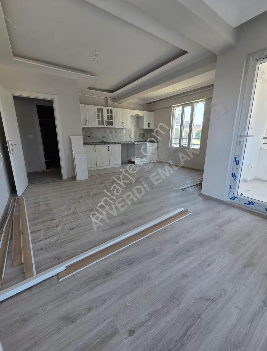 Reşadbey Mah Ring Yolu Üzerinde Sıfır Daire