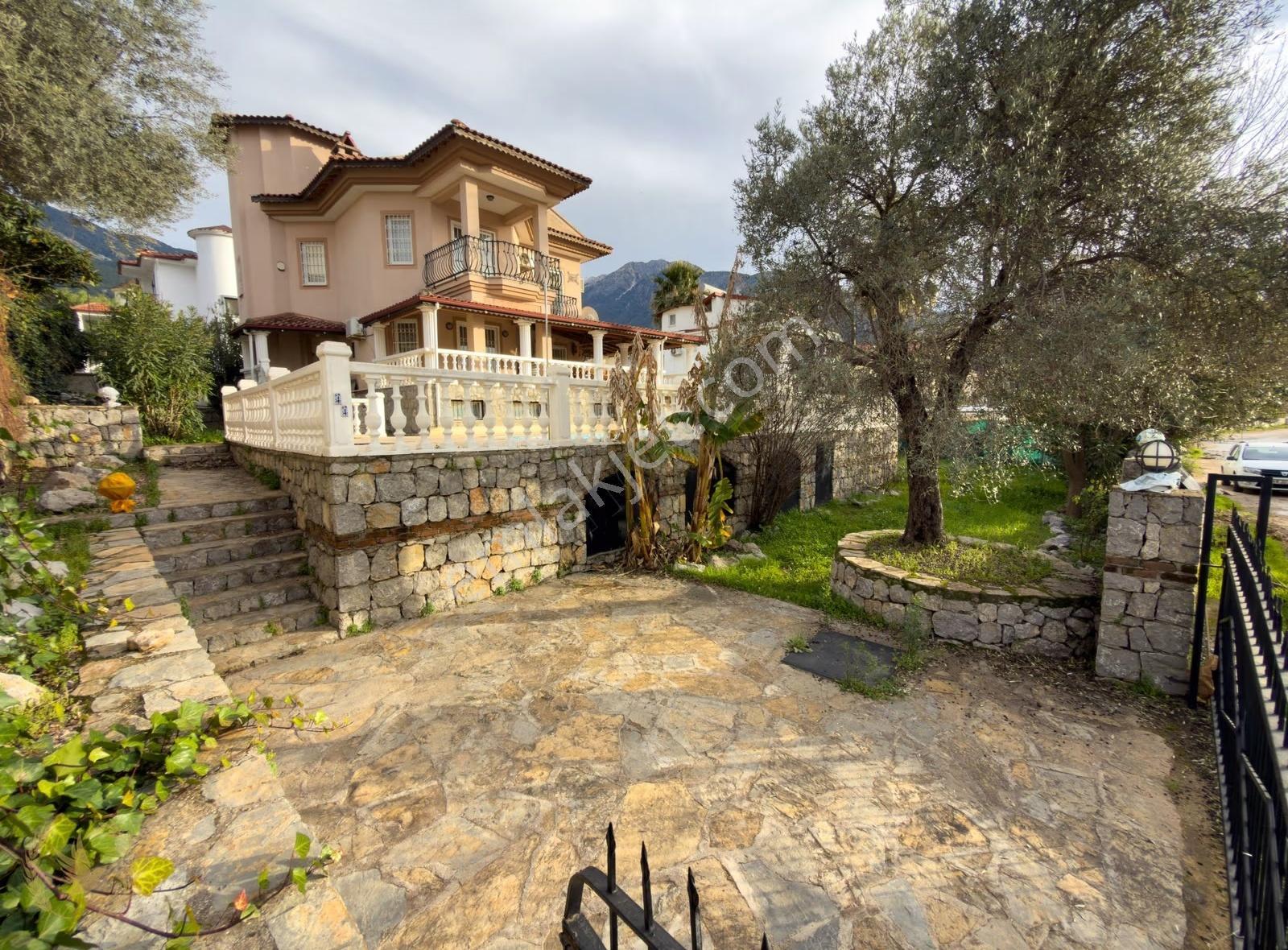 Ovacıkta 700m2 İçerisinde Eğlence Bodrumlu /6+1 Idev Villa 4 Kat