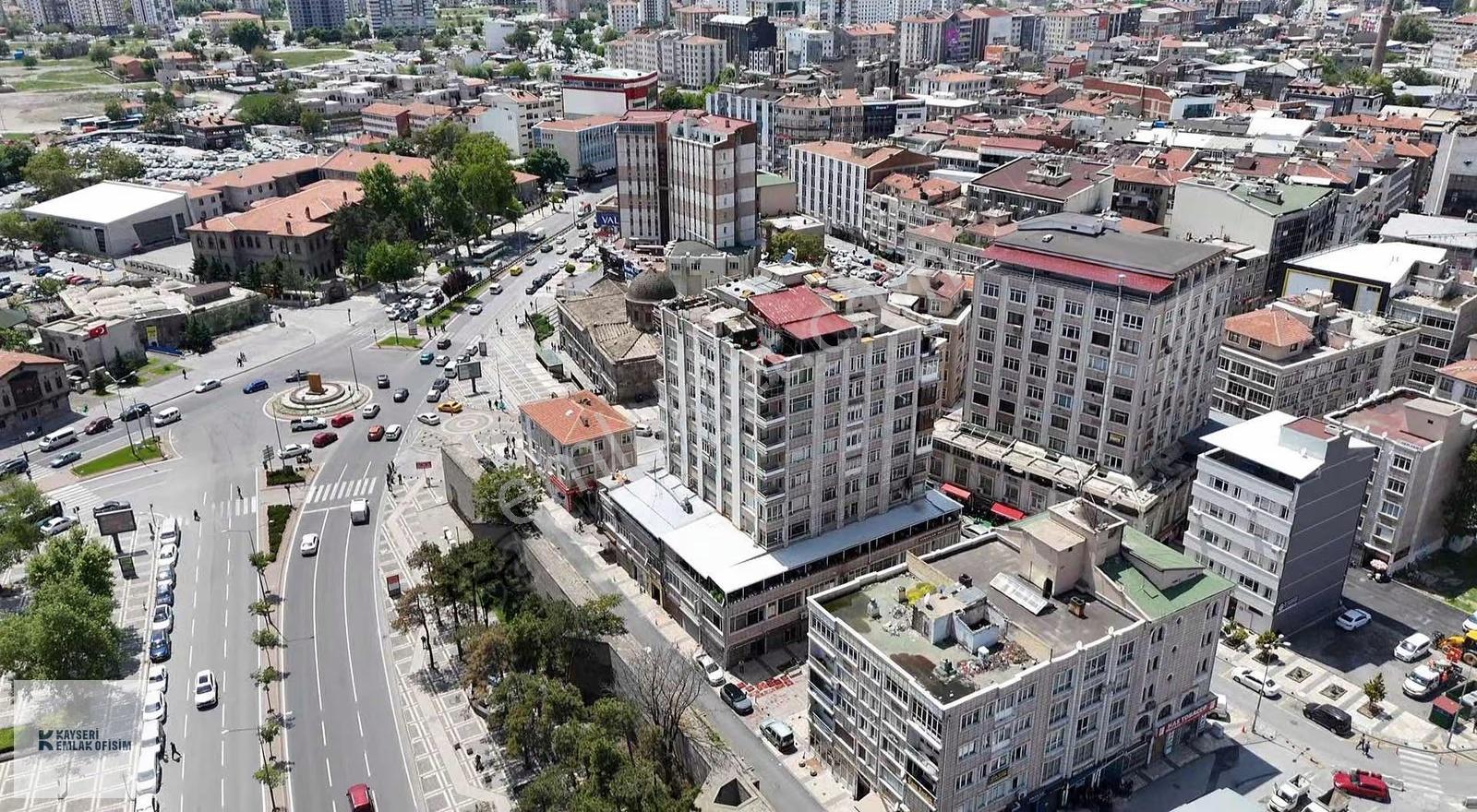 Cumhuriyet İşhanında 1+1 Full Yapılı 60 M2 Daire - Görsel 7