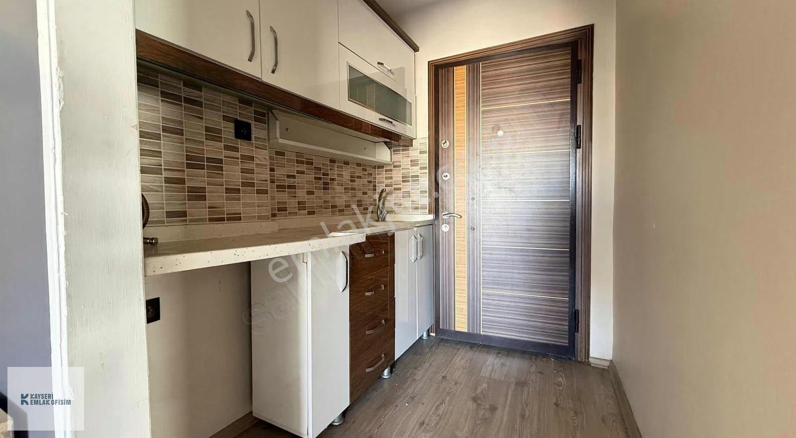 Cumhuriyet İşhanında 1+1 Full Yapılı 60 M2 Daire - Görsel 9