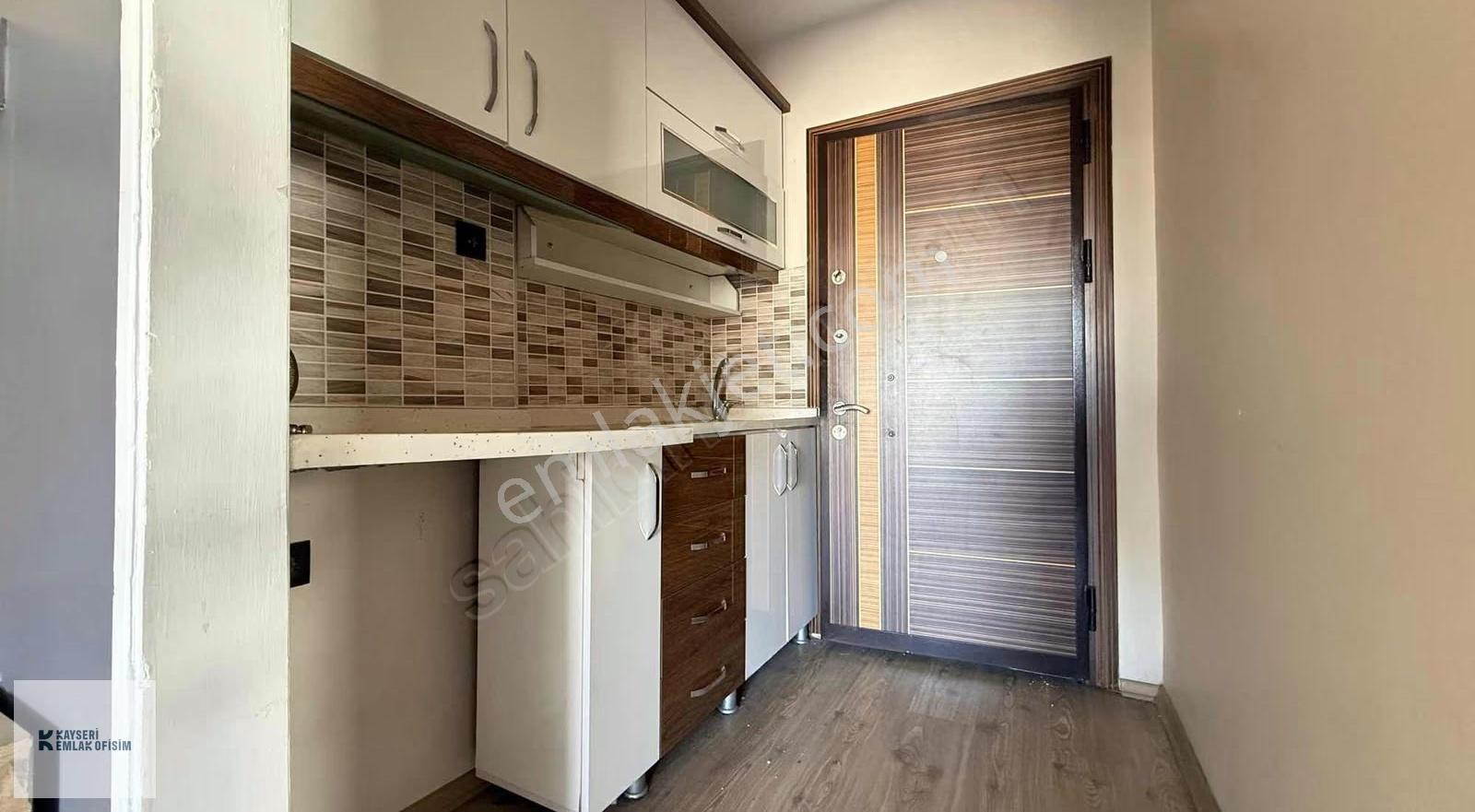 Cumhuriyet İşhanında 1+1 Full Yapılı 60 M2 Daire - Görsel 4