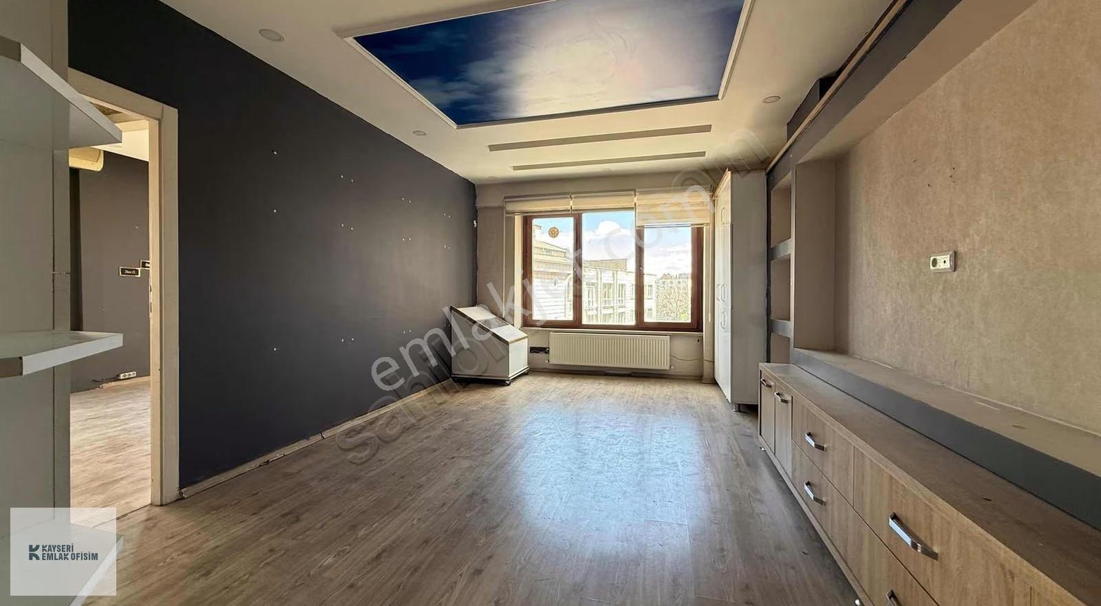 Cumhuriyet İşhanında 1+1 Full Yapılı 60 M2 Daire - Görsel 2
