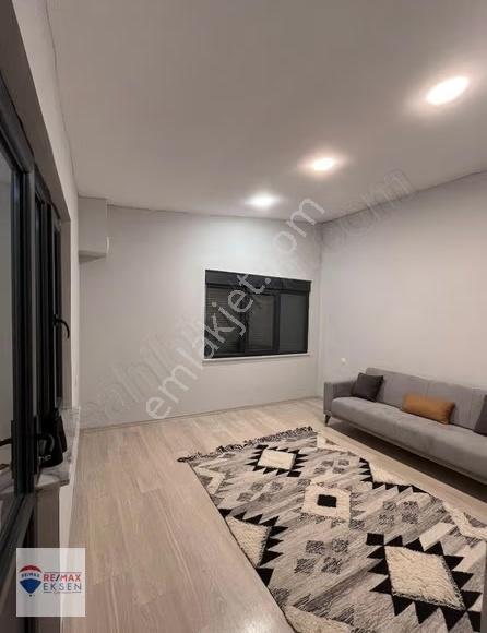 Geyve Sarıgazi'de 49 Zeytin Ağaçlı 3 Katlı Müstakil Ev Satılık - Görsel 3