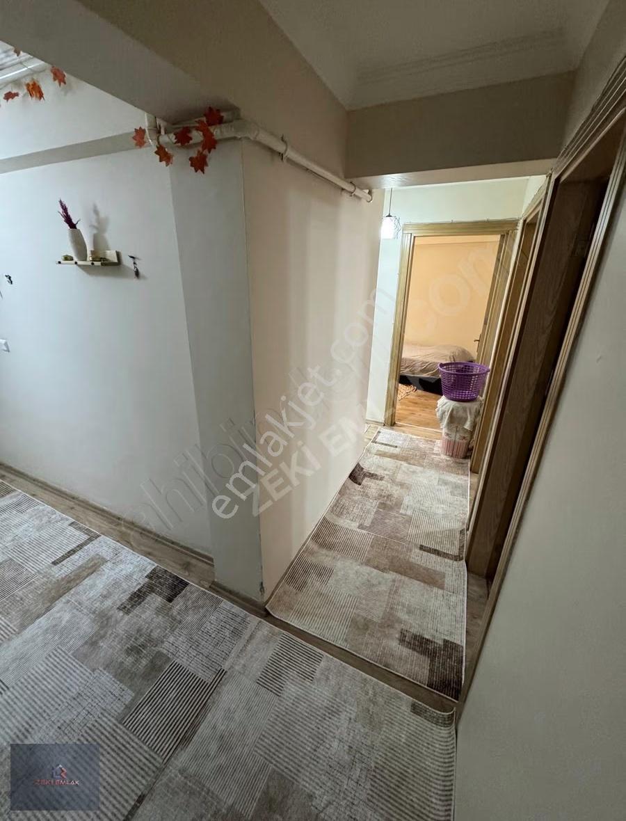 Zeki Emlak'tan Muradiye'de Cadde Üstü 3+1 Ara Kat Teraslı Daire - Görsel 14