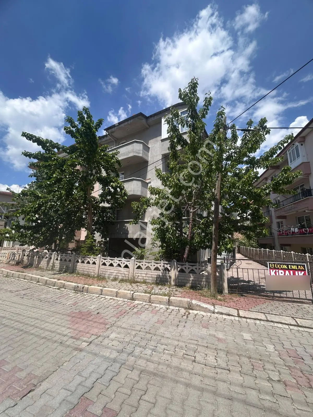 Afyon Üçok Emlaktan Esentepe Mah Kiralık 2+1 Temiz Bakımlı Daire