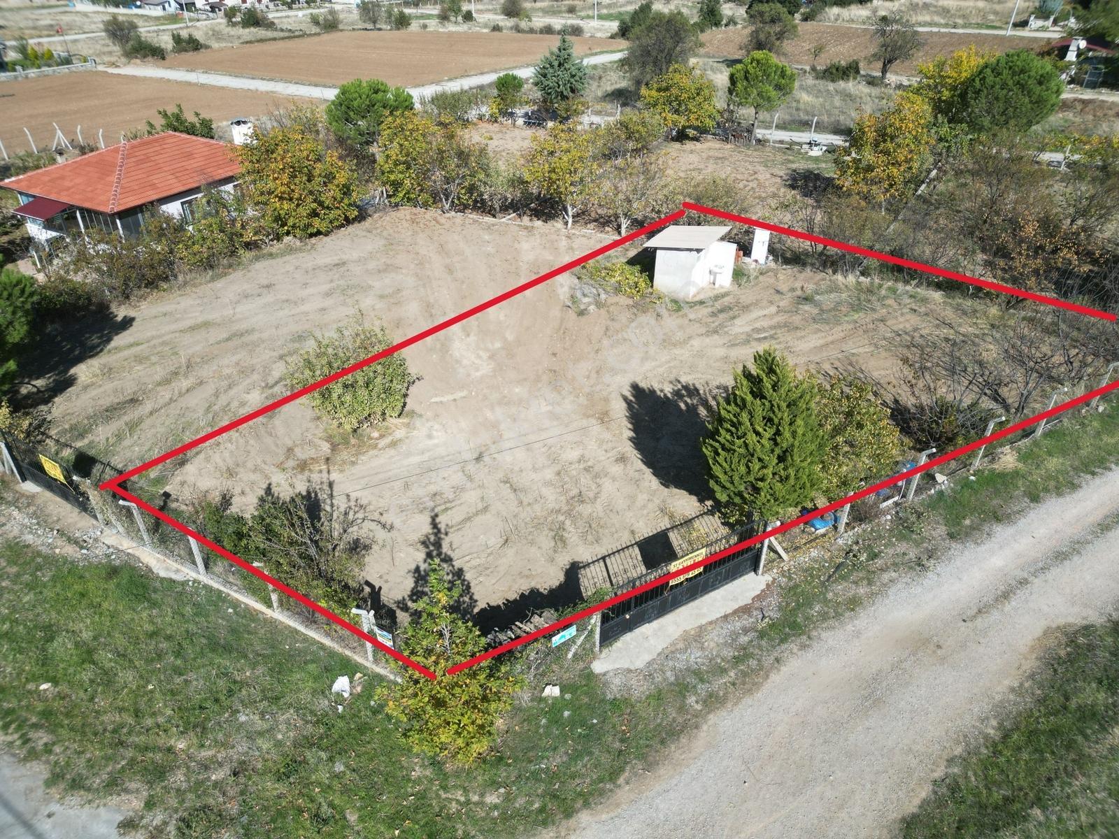 Villalık Yerden**köşe Cepheli* 495 M2**mükemmel Arsa