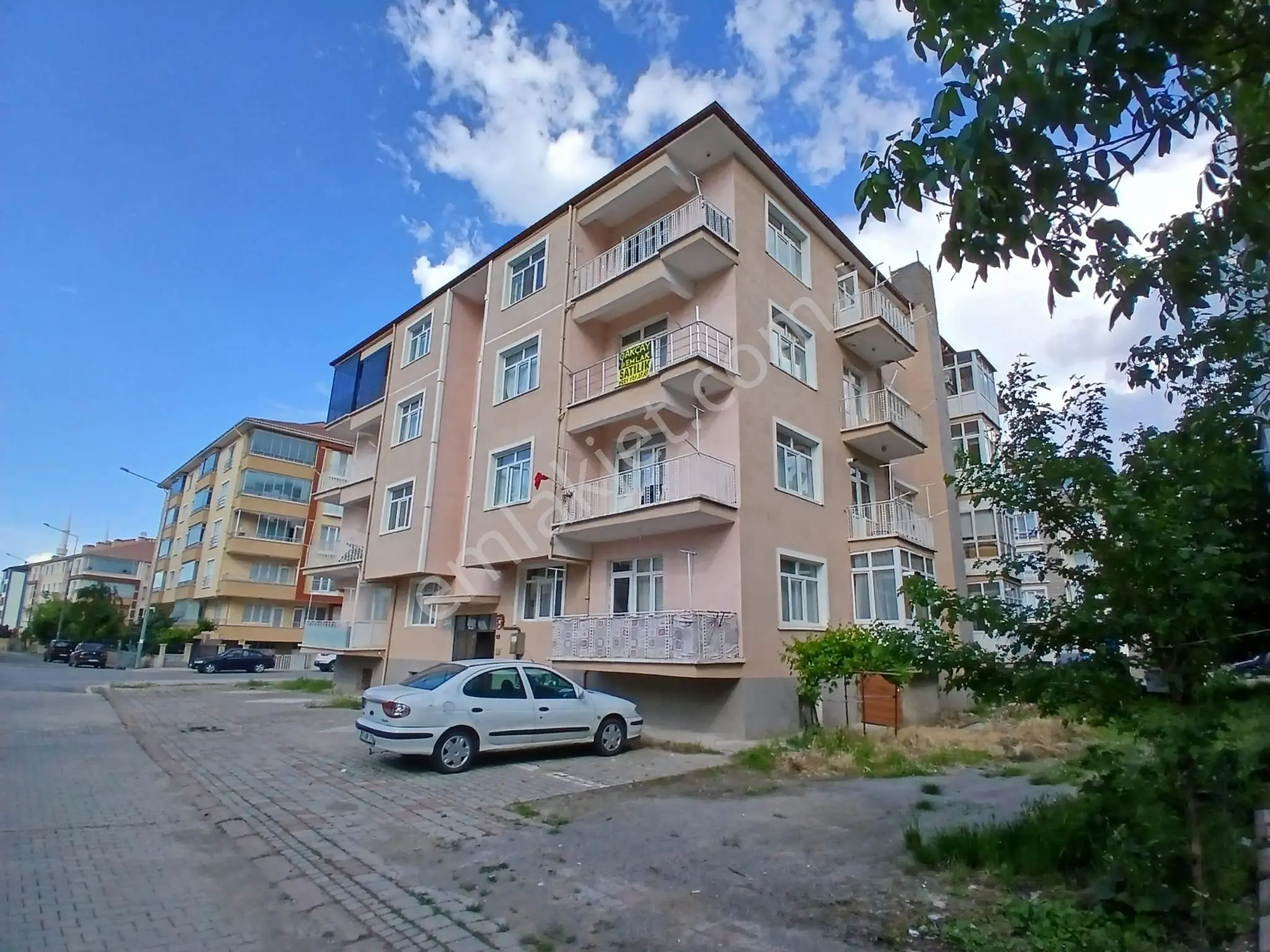 Akçay Emlak'tan Akşehir Yarenler Mahallesi Son Durak Yanında Ara Kat Satılık 2+1 Daire - Görsel 4