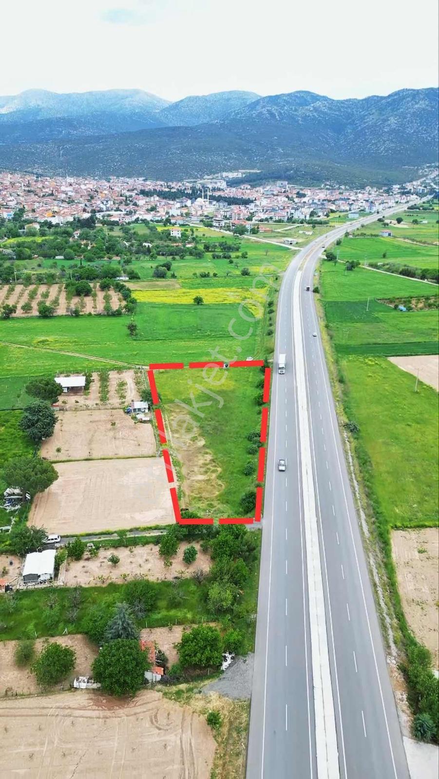 Tavas Anayoluna Cepheli, İmar Sınırında, 4825m² Arazi