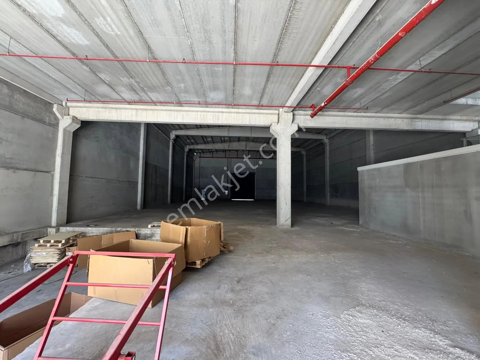 Busem Gıdacılarda Kiralık 1,300 Mt Depo