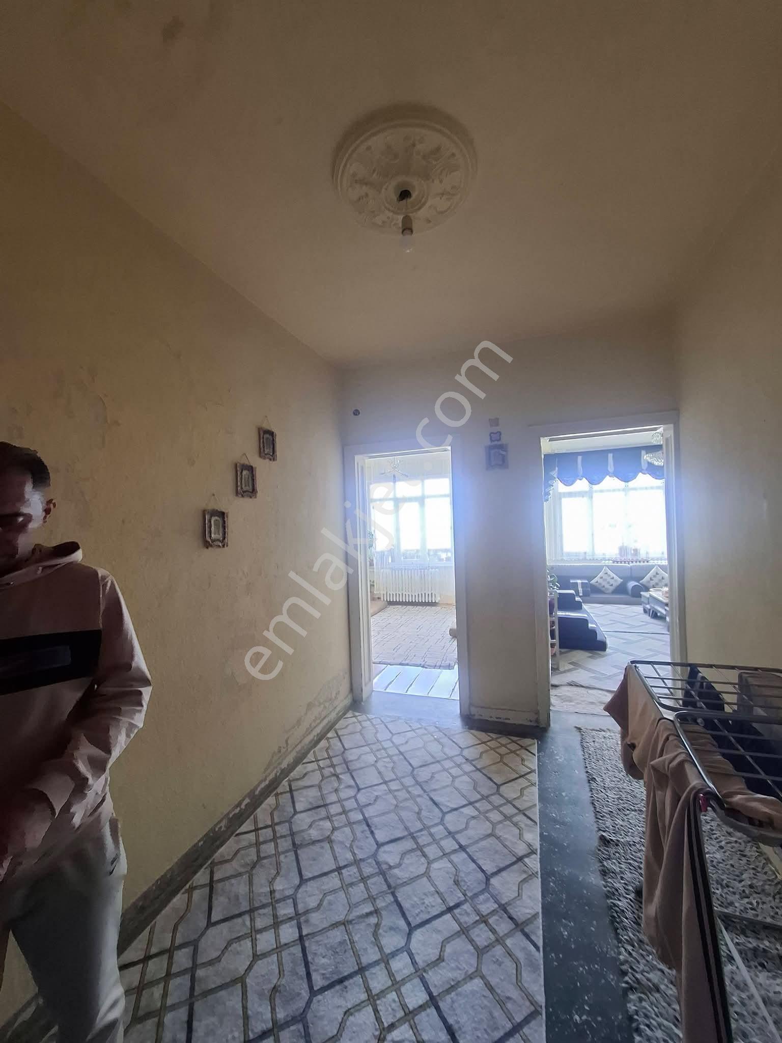 Fetih Caddesi Cepheli İl Jandarma Karşısı Makul Fiyatlı Ara Kat 3+1 Daire - Görsel 9