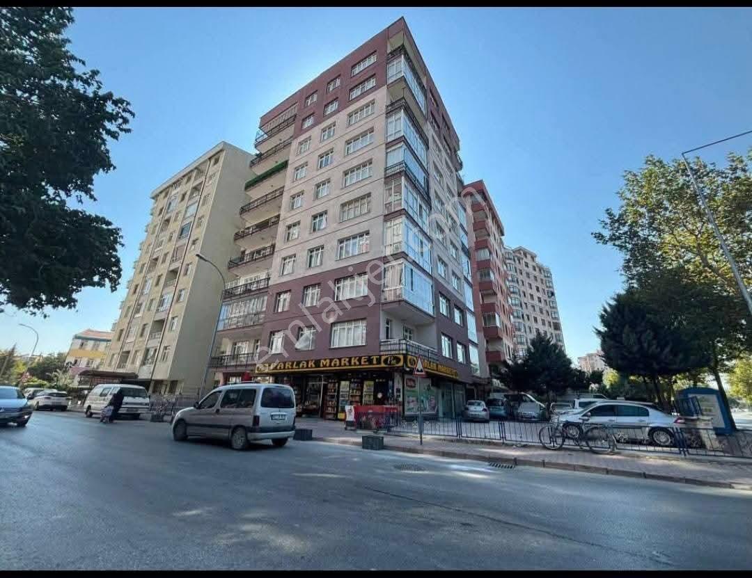 Fetih Caddesi Cepheli İl Jandarma Karşısı Makul Fiyatlı Ara Kat 3+1 Daire