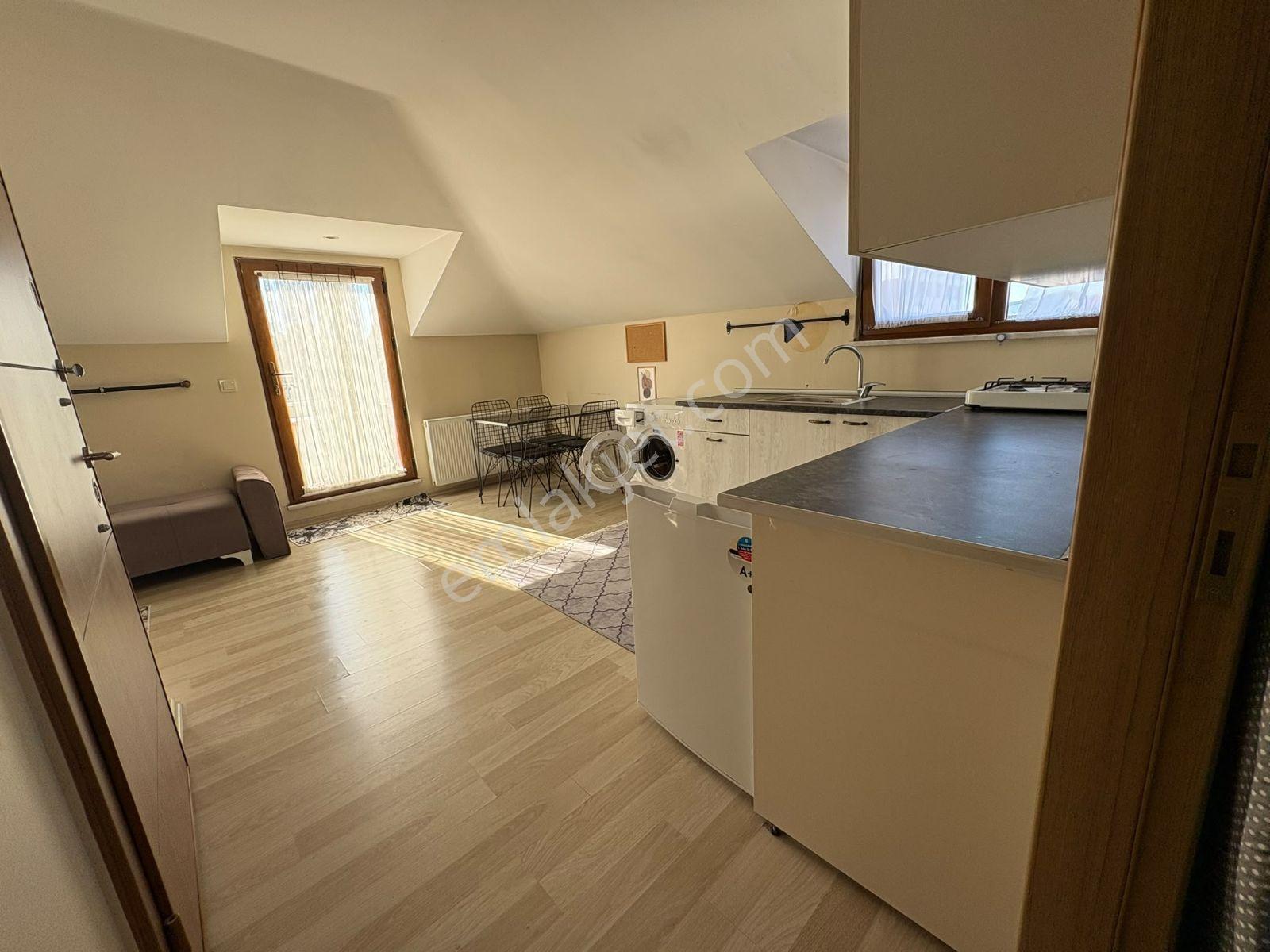 Kayışdağı Metroya Yakın, Eşyalı Ve Teraslı 1+1 Kiralık Daire - Görsel 8