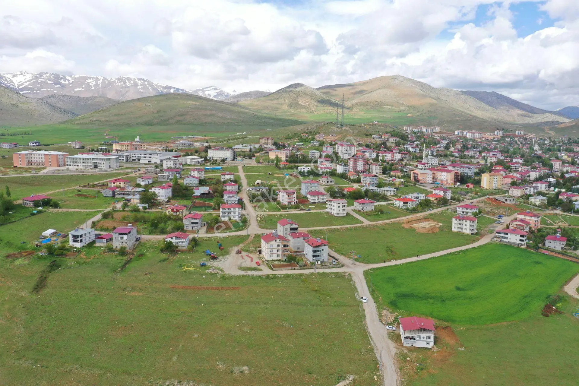 Tufanbeyli Cumhuriyet Mahallesinde Resmi Kurumlara Yakın Kaçırılmayacak Cazip Fırsat Daire - Görsel 5