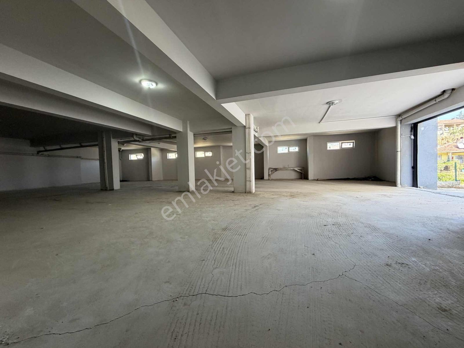 İskanlı Ara Katta Kapalı Otoparklı Eşyaları İle Satılık 1+1 - Görsel 26