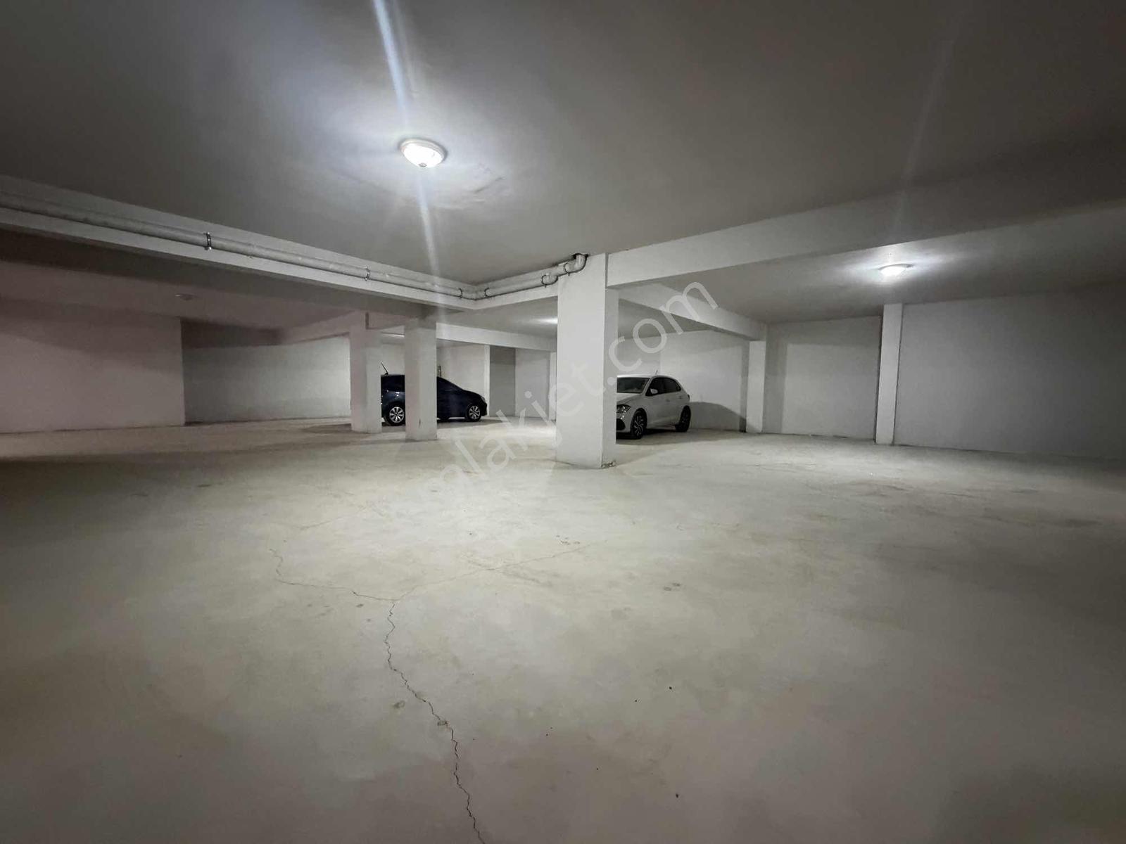 İskanlı Ara Katta Kapalı Otoparklı Eşyaları İle Satılık 1+1 - Görsel 38