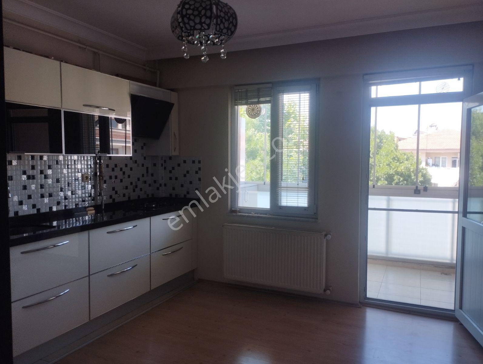 Kemalpaşa Mahallesinde 6+1 240 M2 Dubleks Kiralık Daire - Görsel 6