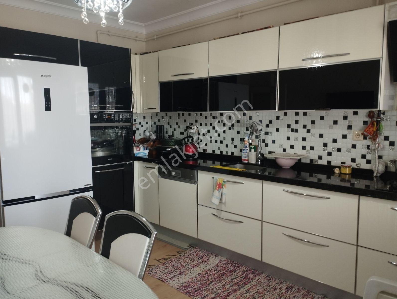 Kemalpaşa Mahallesinde 6+1 240 M2 Dubleks Kiralık Daire - Görsel 21