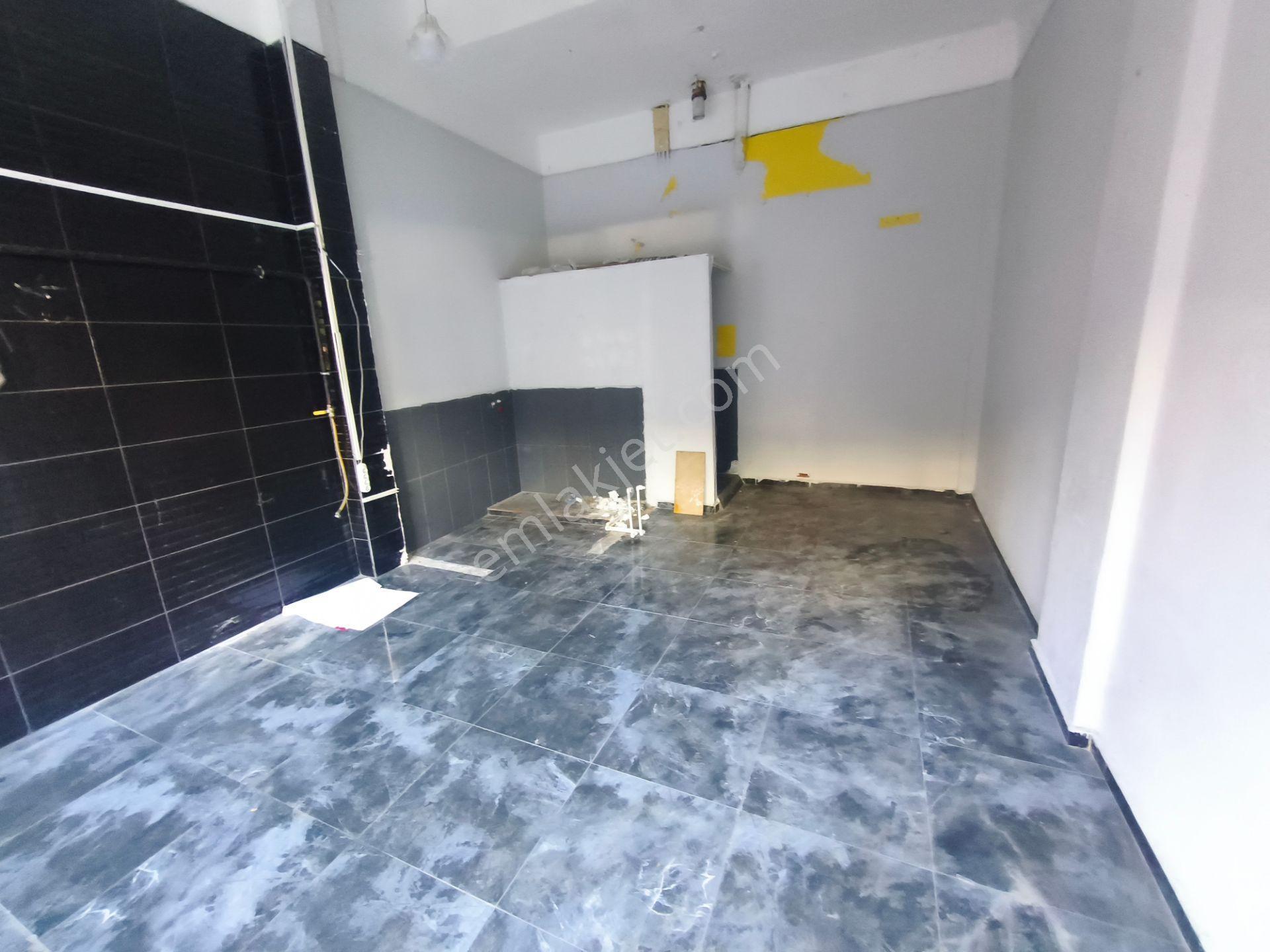 Gaziemir Meydan İşlek Konumda Doğalgazlı Kiralık 30m2 İşyeri - Görsel 6