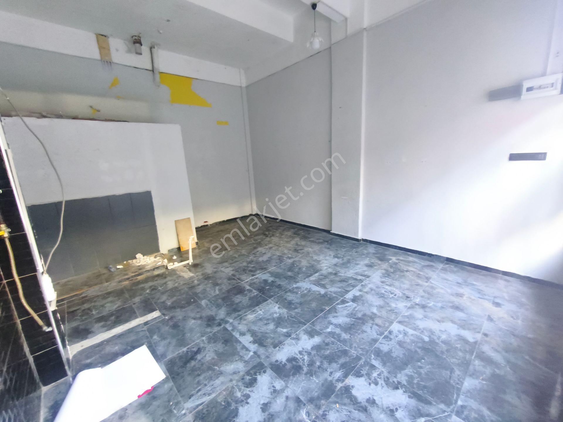 Gaziemir Meydan İşlek Konumda Doğalgazlı Kiralık 30m2 İşyeri - Görsel 14