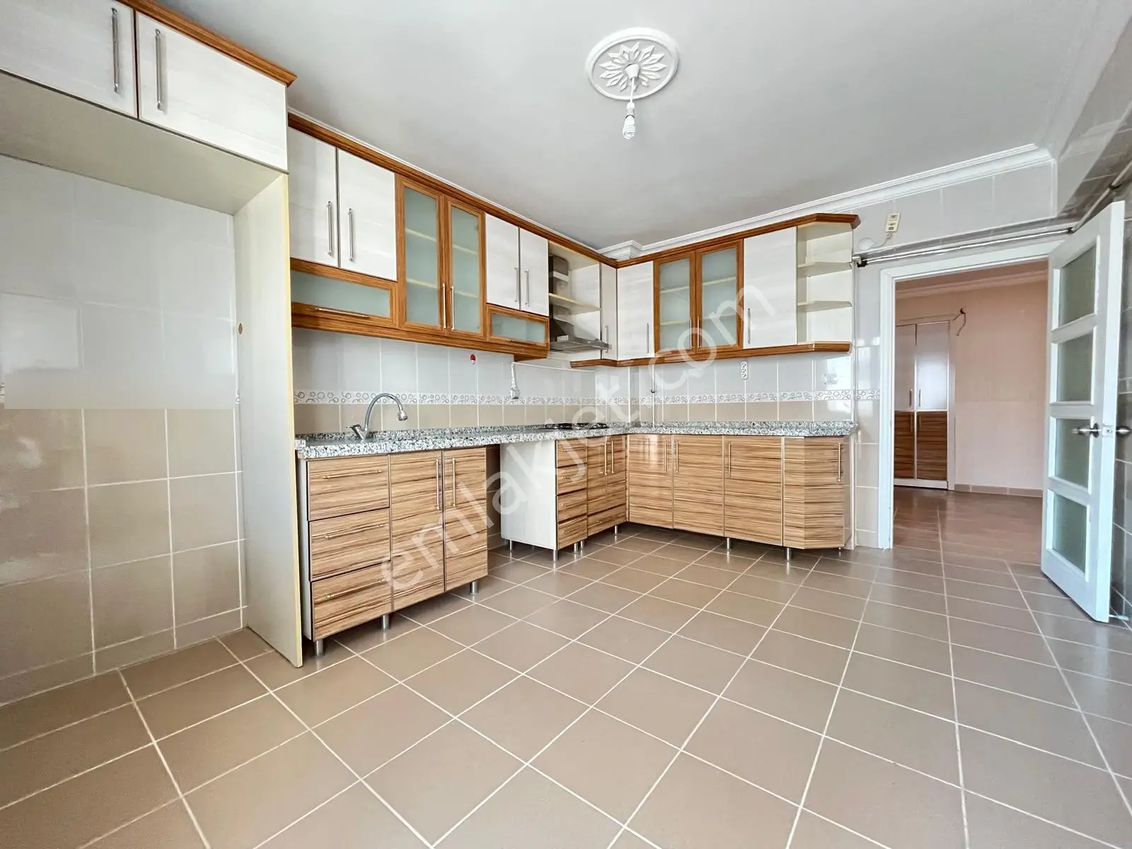 Çiğdemtepe Mah. Selim Caddesinde Park Manzaralı 3+1 Kiralık Daire - Görsel 3
