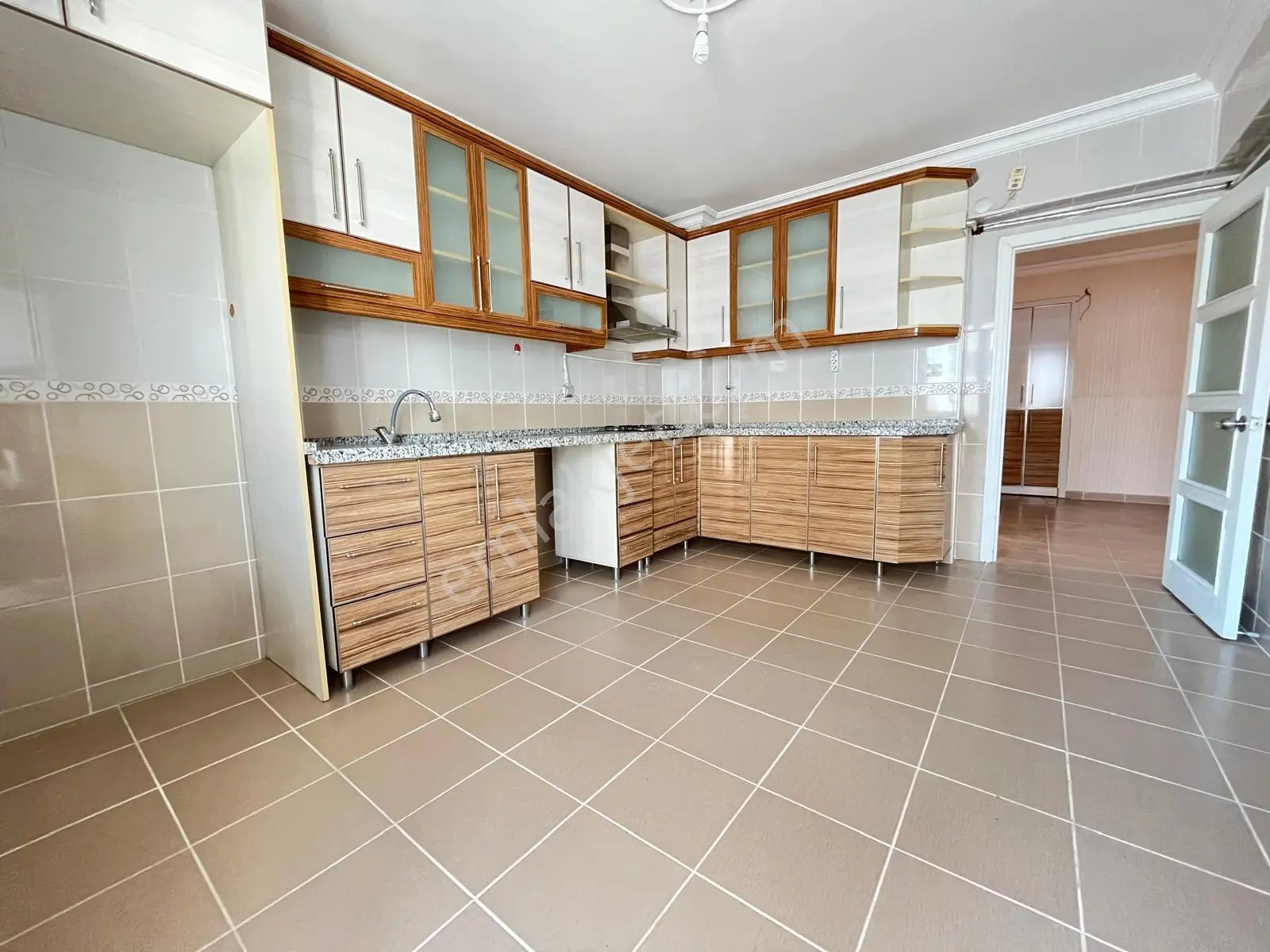 Çiğdemtepe Mah. Selim Caddesinde Park Manzaralı 3+1 Kiralık Daire - Görsel 2