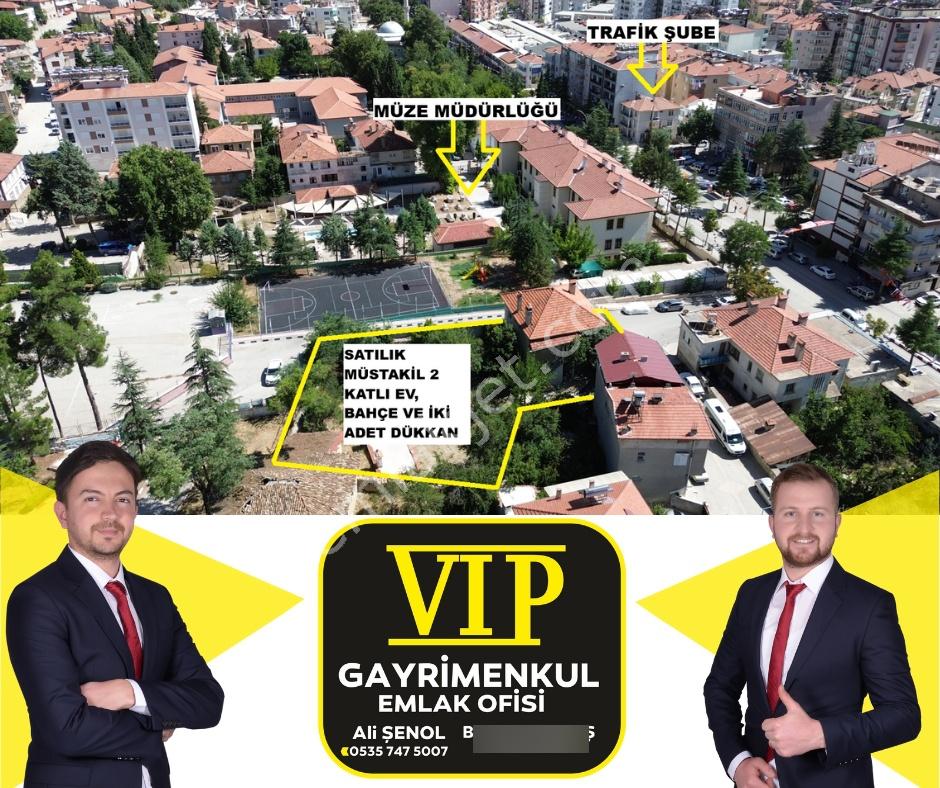 Şehir Merkezi 807 M²arsası 2 Katlı Ev Bahçeli Ve 2 Adet Dükkan