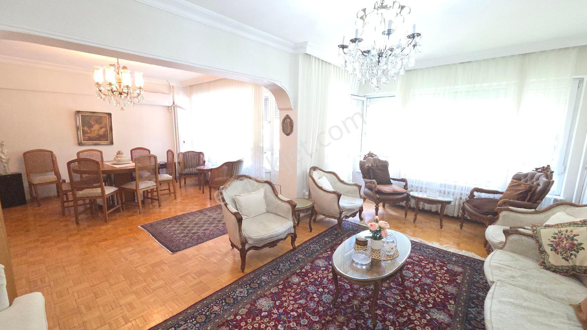 Altıparmakta Eşyalı Kiralık 3+1 Asansörlü Açık Otoparklı