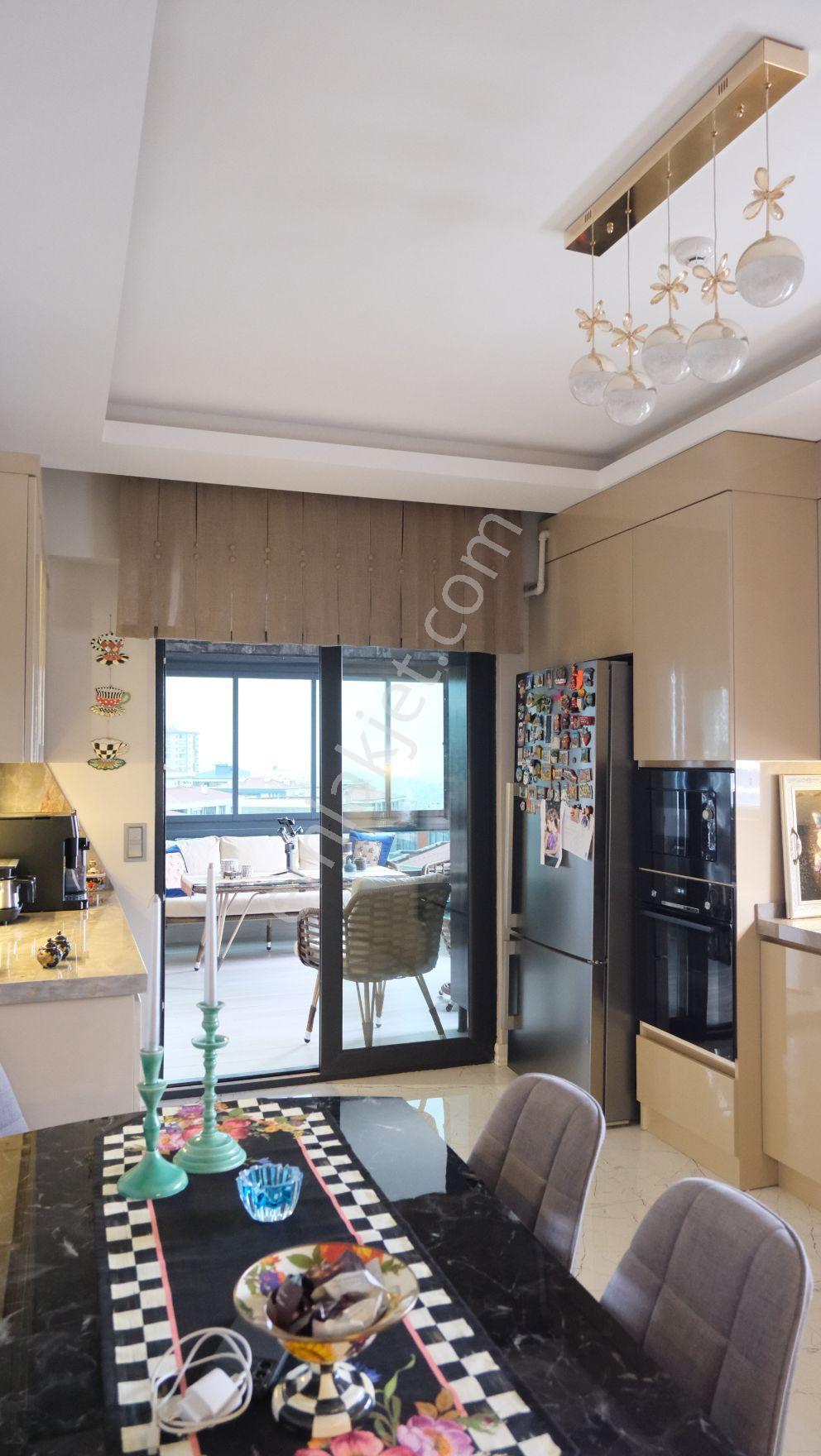 Navi Tower 6.katta Mimari Dokunuşlarla Yenilenmiş 4+1 Lüks Daire - Görsel 6