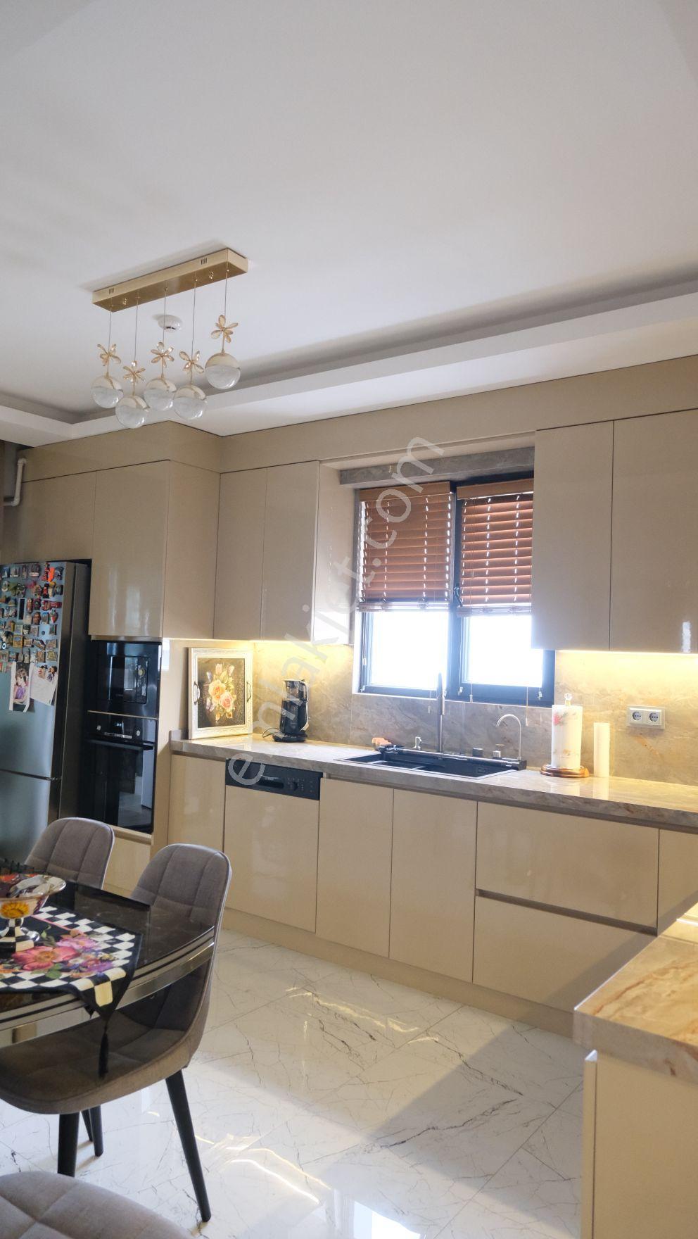 Navi Tower 6.katta Mimari Dokunuşlarla Yenilenmiş 4+1 Lüks Daire - Görsel 4
