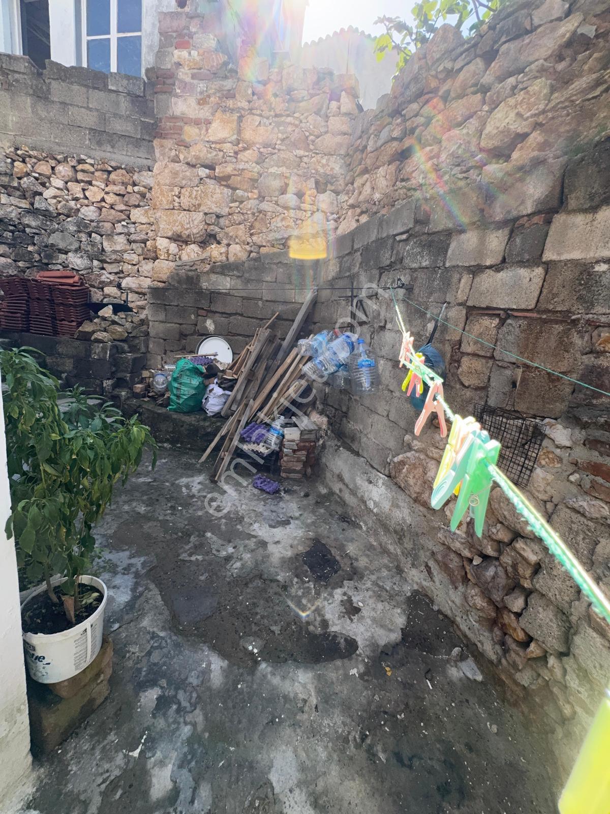 Ayvada'dan Ayvalık Merkez’de Tek Tapudan 3 Ayrı Girişli 3. Kağir Rum Evi​ - Görsel 31