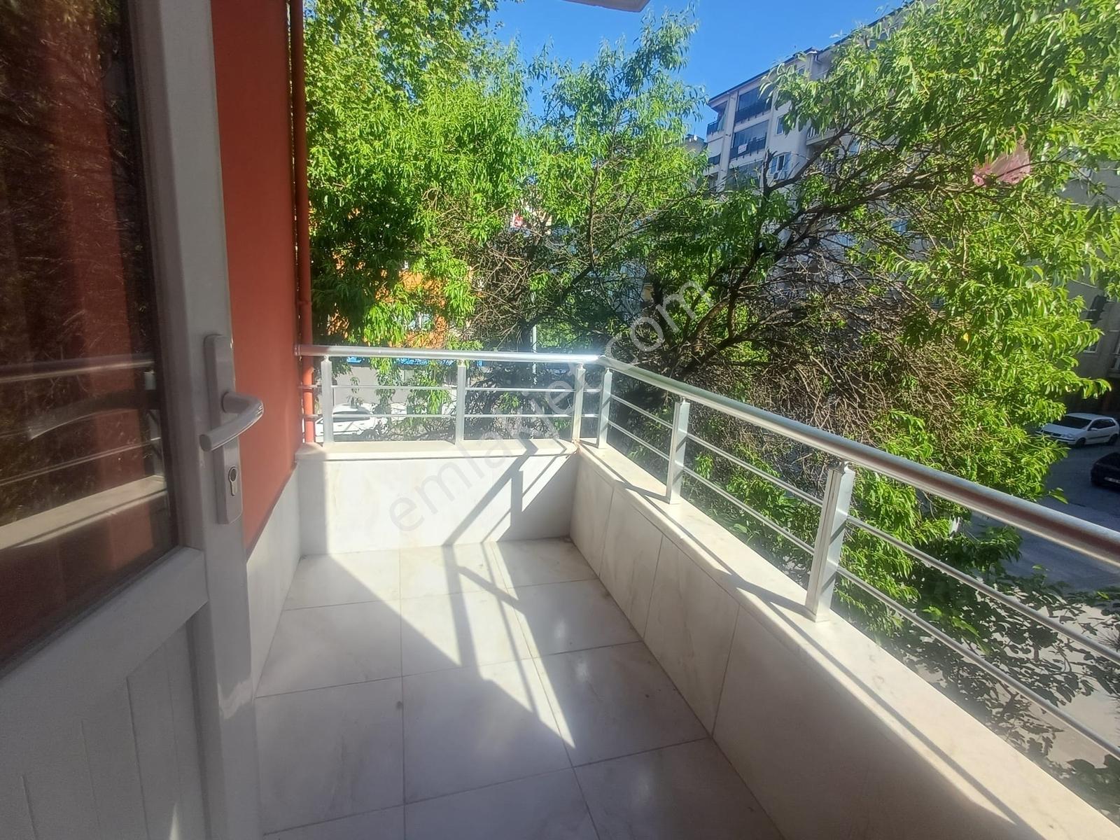 Şehzade'den Karamanda Kiralık 2+1 Ara Kat Geniş Daire - Görsel 3