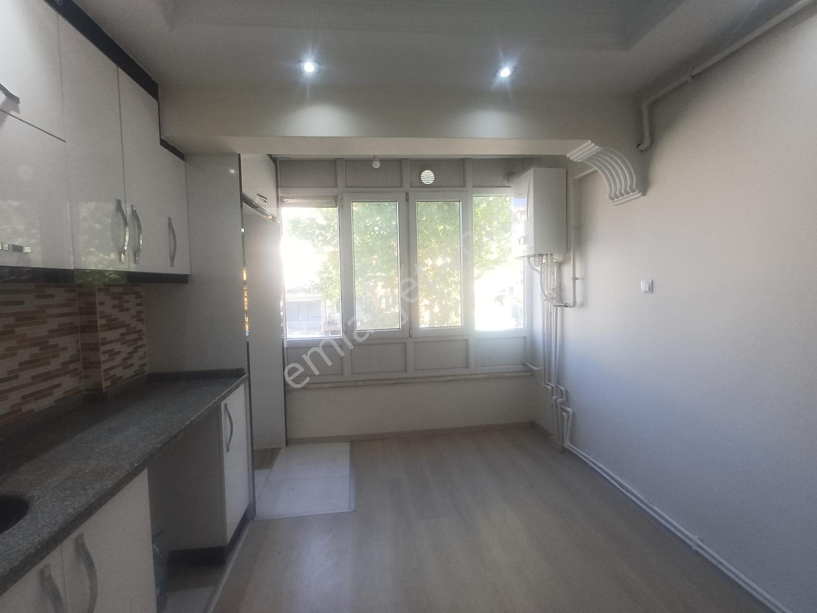 Şehzade'den Karamanda Kiralık 2+1 Ara Kat Geniş Daire - Görsel 4