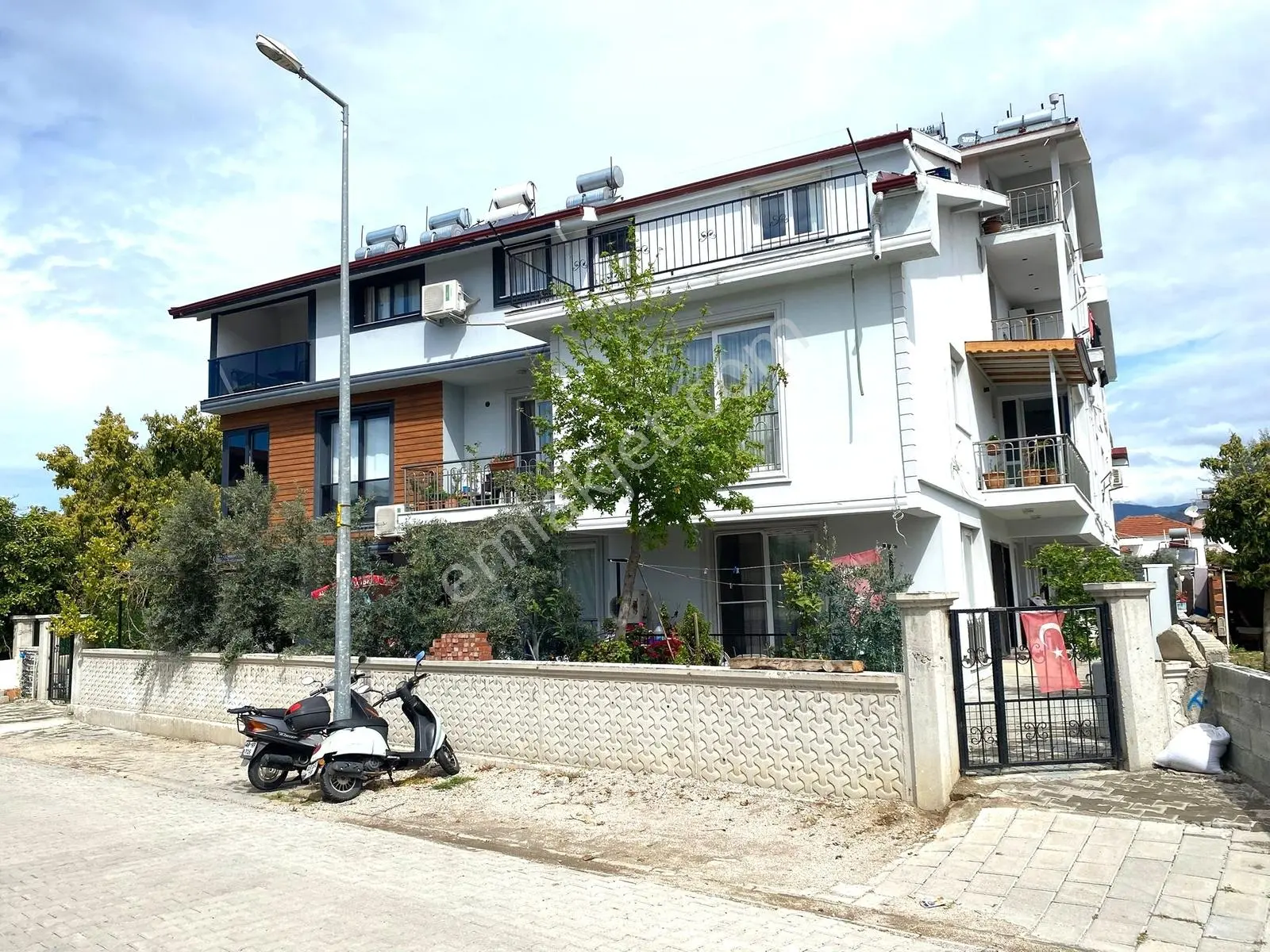 Foça Mahallesinde Satılık Bahçe Katı Daire
