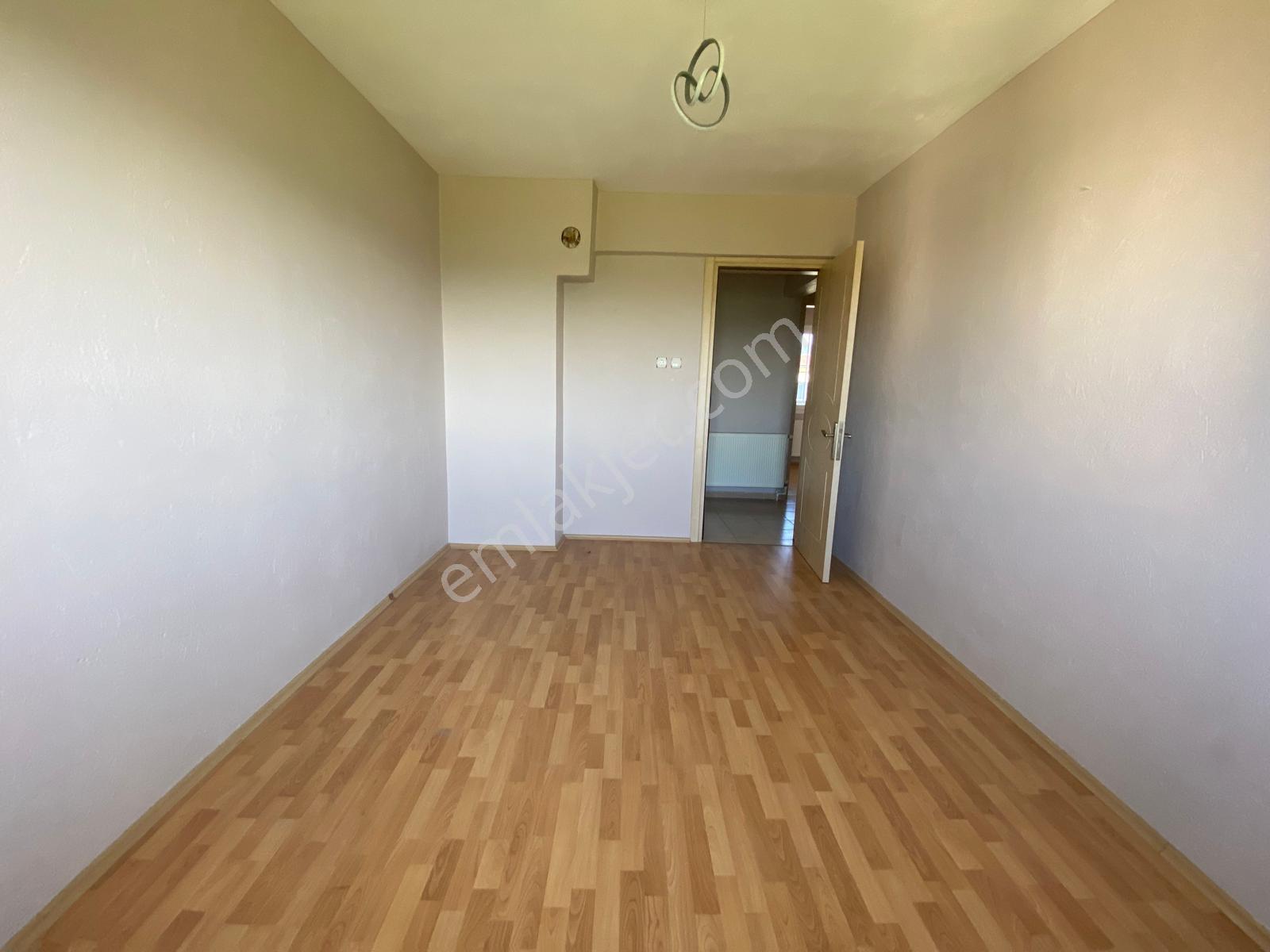 Reşatbey Mah. Belediye Konutlarında Kiralık 3+1 Daire - Görsel 9