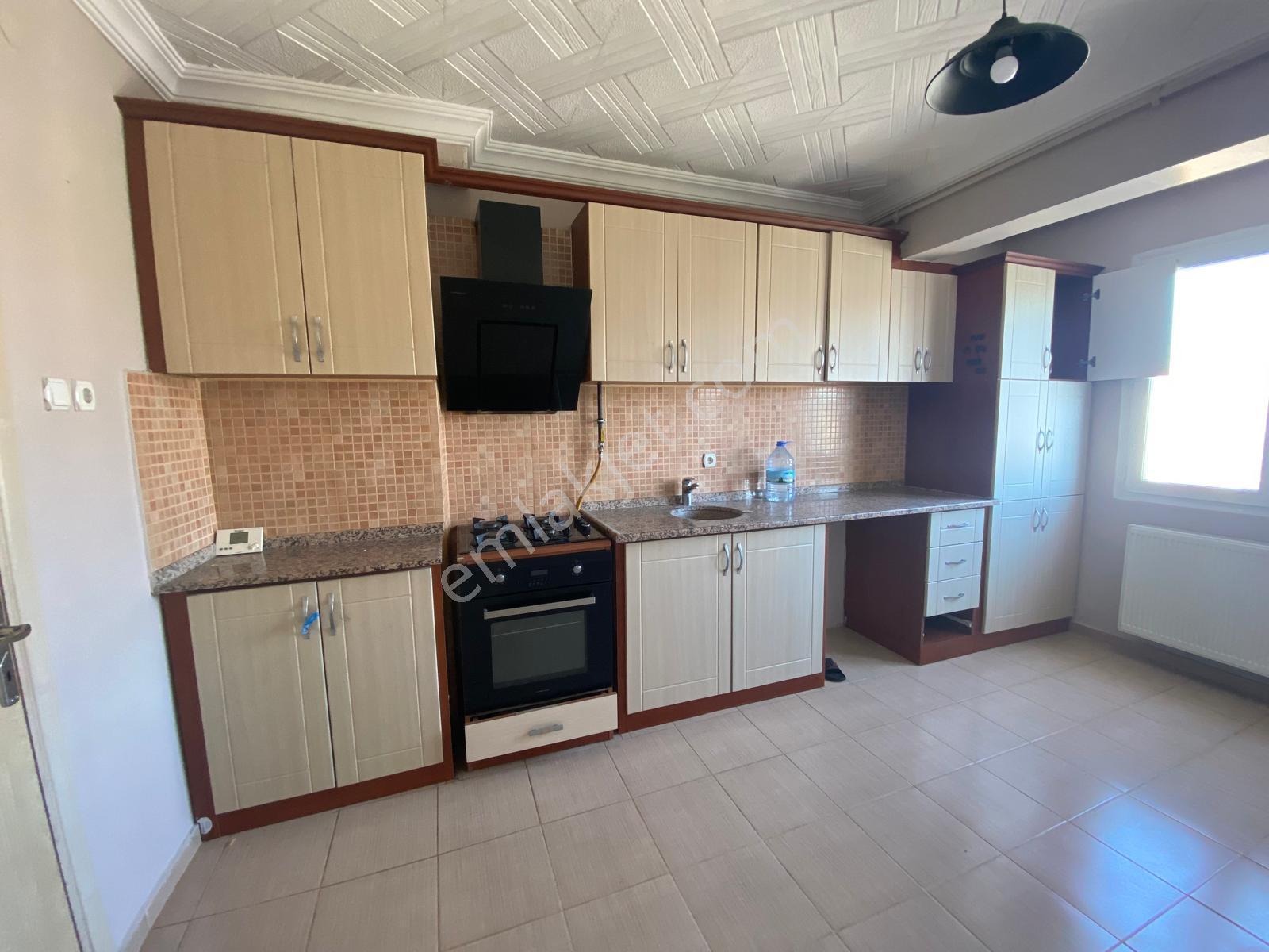 Reşatbey Mah. Belediye Konutlarında Kiralık 3+1 Daire - Görsel 3