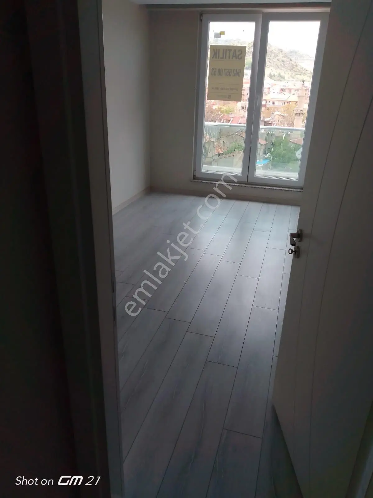 Afyon Tez Can Emlaktan Karamanda Kısmı Eşyalı 1+1 Kiralık Daire - Görsel 3