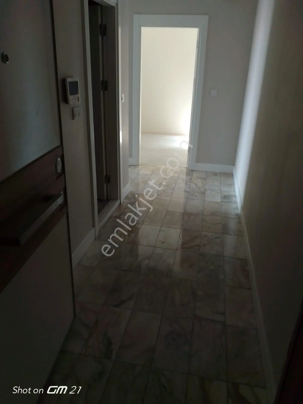 Afyon Tez Can Emlaktan Karamanda Kısmı Eşyalı 1+1 Kiralık Daire - Görsel 4