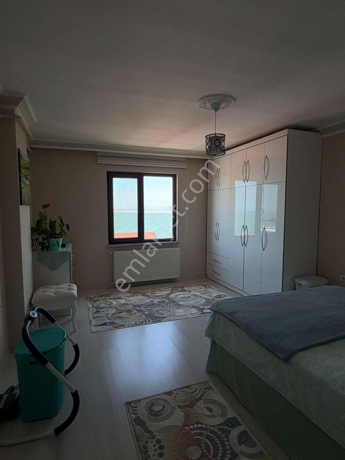Güzelyalı Mahallesinde Deniz Manzaralı Daire - Görsel 16