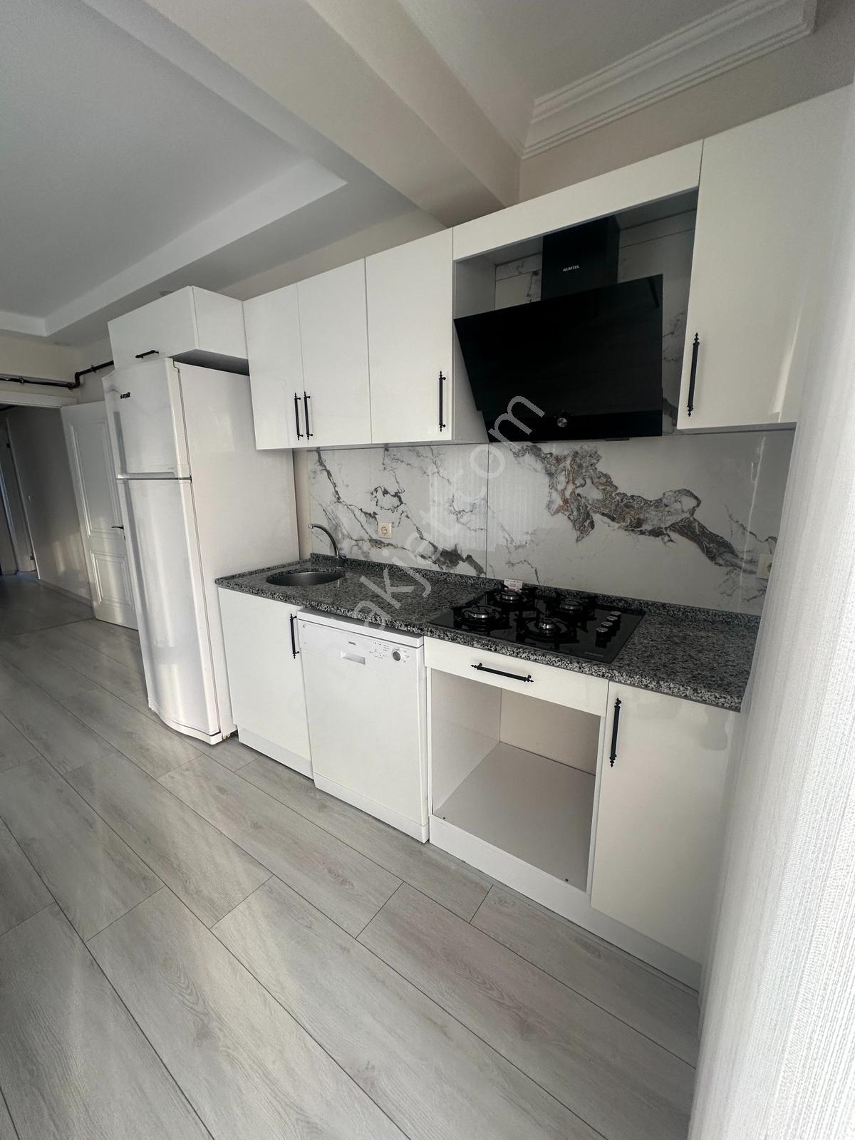 Ege Emlaktan 2 Yıllık Üniversite Yanında Kiralık Eşyalı1+1 Daire - Görsel 3