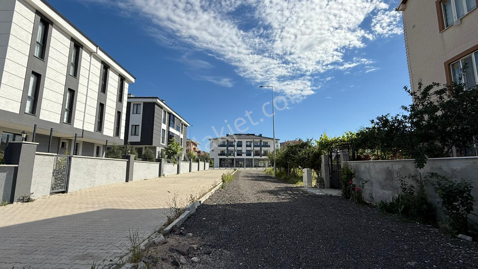 Kervancı Koru Evleri Yanında Site Arasında 372,74m² Satılık Arsa - Görsel 3