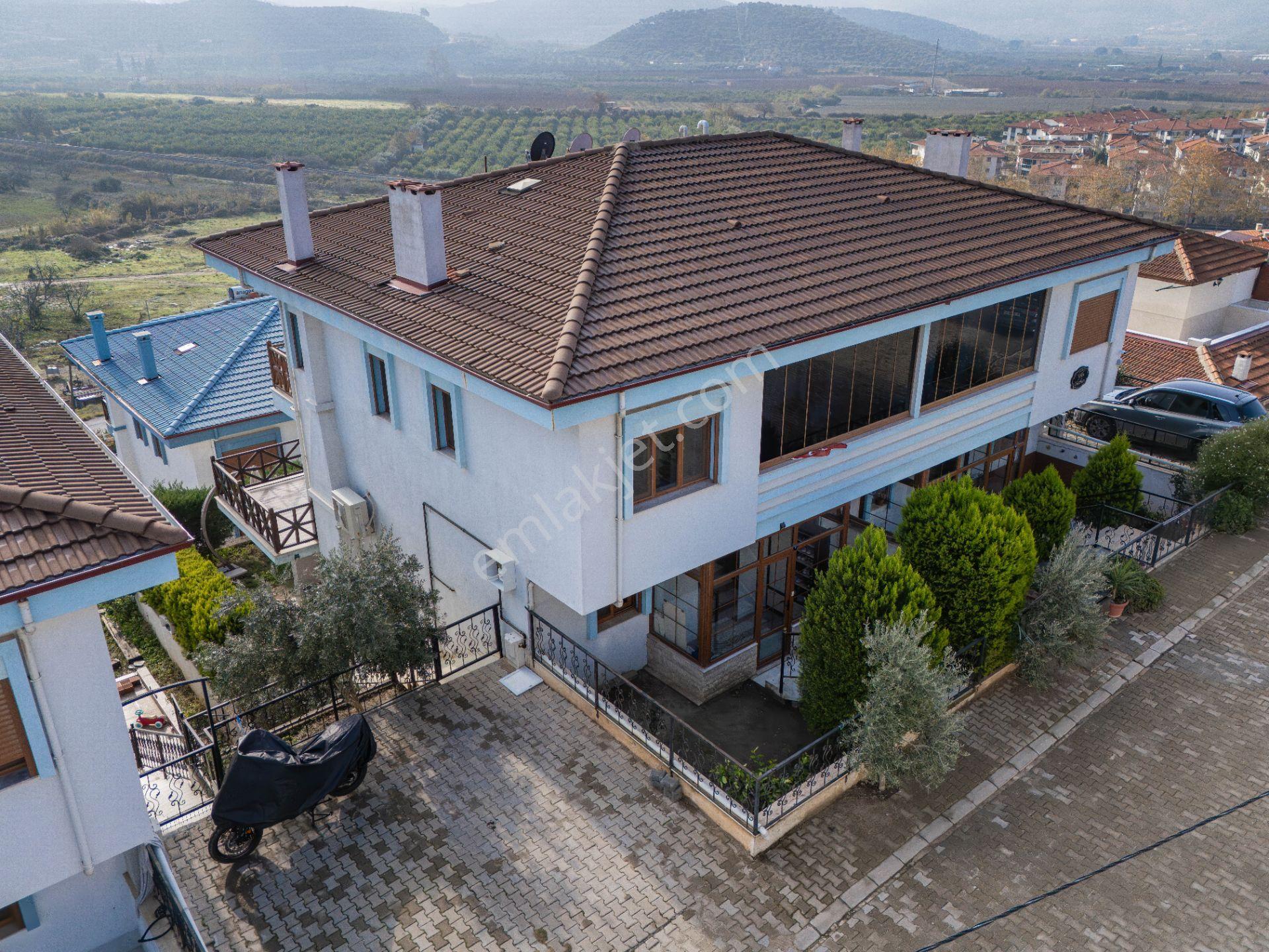 İzmir Selçuk'ta Emsali Olmayan Satılık 5+1 Tripleks Villa - Görsel 4