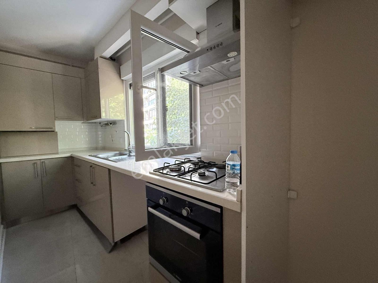 Alkaya'dan Suadiye'de Kiralık 3+1 Balkonlu Daire Ön Cephe - Görsel 14