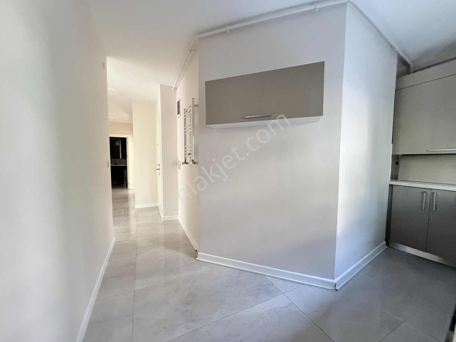 Alkaya'dan Suadiye'de Kiralık 3+1 Balkonlu Daire Ön Cephe - Görsel 16