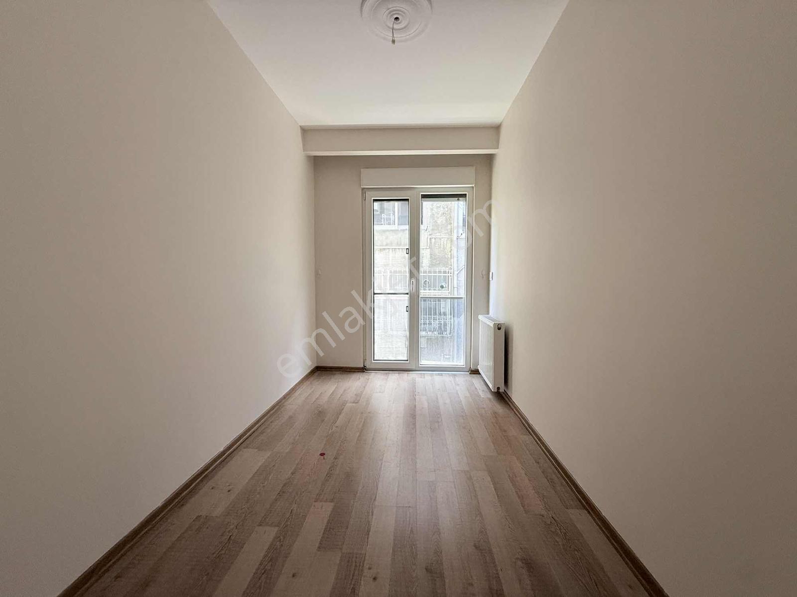 Alkaya'dan Suadiye'de Kiralık 3+1 Balkonlu Daire Ön Cephe - Görsel 22